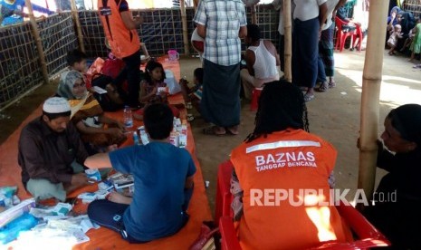 Pos Kesehatan Badan Amil Zakat Nasional (Baznas) melayani 1.000 pengungsi Rohingya di Distrik Cox's Bazar, Bangladesh. 