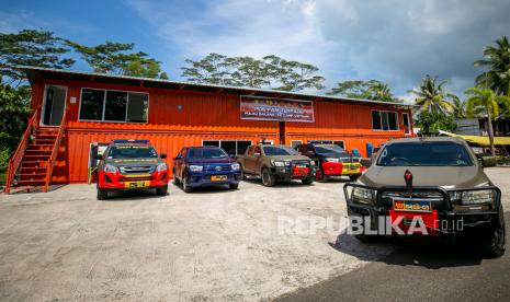 Pos pengamanan gabungan dirikan di kawasan eks-camp Vietnam di Pulau Galang, Batam, Kepulauan Riau, Ahad (8/3). Pemerintah mulai membangun RS khusus penyakit menular di Pulau Galang.