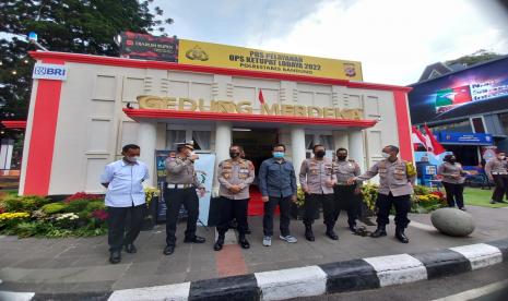 Pos pengamanan mudik Lebaran 1443 Hijriah menyerupai bangunan heritage Gedung Merdeka di Kota Bandung didirikan untuk memberikan layanan kepada pemudik. Mereka dapat memanfaatkan fasilitas yang ada untuk beristirahat. 