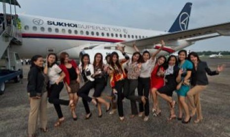 Pose penumpang Sukhoi sebelum terbang