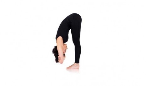 Posisi Uttanasana dalam Yoga