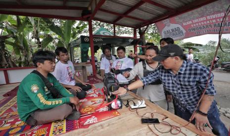 Posko berteduh bagi ojol di Jalan Raya Maja-Koleang, Kecamatan Maja, Kabupaten Lebak, Provinsi Banten. 