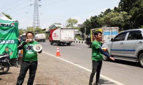 Posko mudik untuk motor di Cirebon. 