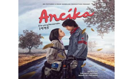 Poster film Ancika Dia yang Bersamaku 1995. Film ini telah merilis trailer, dan akan tayang mulai 11 Januari 2024.