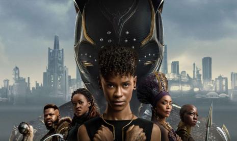 Poster film Black Panther 2. Menteri Pertahanan Prancis Sebastien Lecornu mengutuk film tersebut karena seragam yang dikenakan para tahanan di sinema itu terlihat hampir sama dengan yang dikenakan oleh pasukan Prancis.