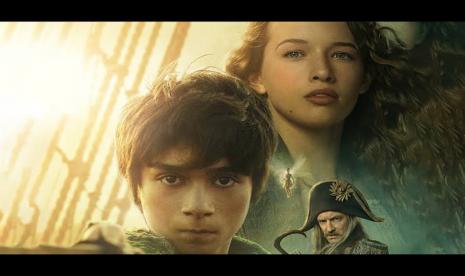 Poster film live-action Peter Pan & Wendy. Film ini memiliki rating Parental Guide yang artinya anak-anak harus mendapat bimbingan orang tua ketika menontonnya. 