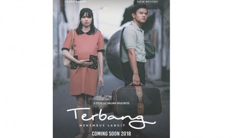 Poster film Terbang: Menembus Langit 