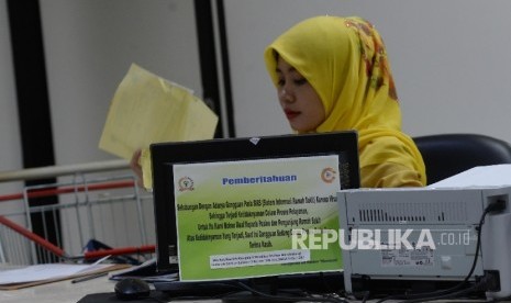 Aktivitas rumah sakit. Kepala Badan Kebijakan Fiskal (BKF) Kemenkeu Febrio Nathan Kacaribu mengatakan penyerapan anggaran untuk bidang kesehatan tidak maksimal karena terdapat kendala dalam proses administrasi.