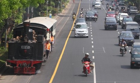 Kereta wisata kuno di Solo, Jawa Tengah. Asosiasi Perusahaan Perjalanan Wisata (Asita) Jawa Tengah memprediksikan kenaikan jumlah wisatawan ke Kota Solo, Jawa Tengah, lebih dari 20 persen dibandingkan hari normal.