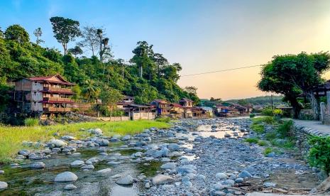 Potensi Wisata Tangkahan dan Bukit Lawang.