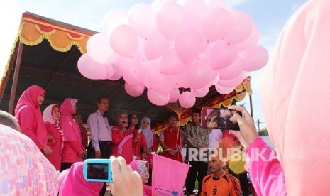 PP Aisyiyah bekerja sama dengan Lazismu meluncurkan Gerakan Infak sayang Ibu (GISI) di Universitas Muhammadiyah Cirebon (UMC) Kabupaten Cirebon, Ahad (30/10).