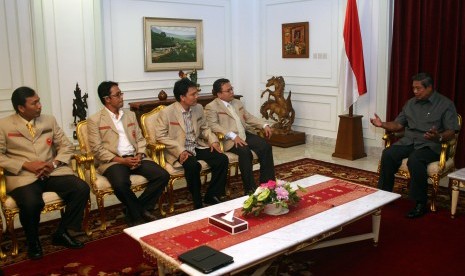 PP PEMUDA MUHAMMADIYAH. Presiden Susilo Bambang Yudhoyono (kanan) menerima Ketua Umum Pimpinan Pusat Pemuda Muhammadiyah Saleh Partaonan Daulay (kedua kanan), Sekjen Rahimandani (ketiga kanan) dan sejumlah pengurus lainnya di Kantor Kepresidenan, Jakarta, 