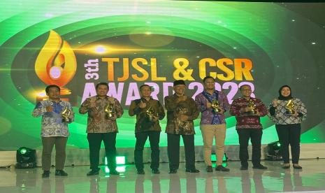 PP Presisi berhasil meraih penghargaan TJSL & CSR Awards 2023 Top 3 Star (Silver) Pilar Sosial dan Top 4 Star (Gold) Pilar Lingkungan kategori BUMN & Anak Perusahaan BUMN Tbk yang diterima oleh Direktur Utama PP Presisi I Gede Upeksa Negara.