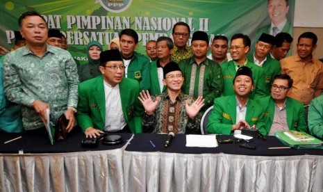 PPP Resmi Dukung Prabowo. Ketua Umum PPP Suryadarma Ali memberikan keterangan pers terkait sikap PPP usai Rapimnas II PPP di Jakarta, Senin (12/5)