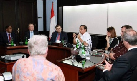 Prabowo berbicara di depan para dubes asing