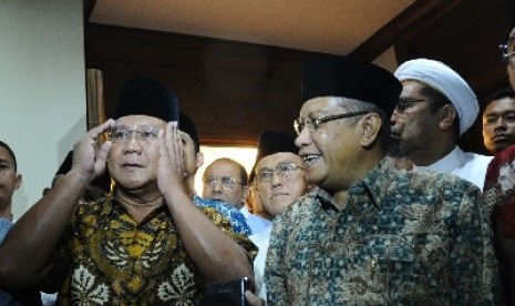 Prabowo Subianto bertemu Ketua PBNU Said Aqil Siroj usai melakukan pertemuan di kantor PBNU, Jakarta, Selasa (15/7). 