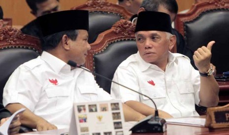 Prabowo Subianto (kiri) dan Hatta Radjasa (kanan) 