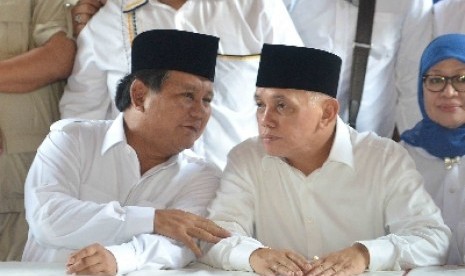 Prabowo Subianto (kiri) dan Hatta Rajasa (kanan)