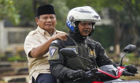 Prabowo Subianto usai berziarah.