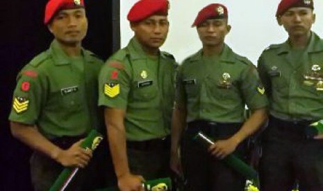 Prajurit TNI AD penerima KPLB dari KSAD Jenderal Gatot Nurmantyo.