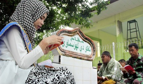 Membaca surat Yasin (ilustrasi). Berbakti kepada orang tua tetap bisa dilakukan meski keduanya wafat 