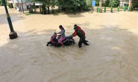 Banjir di Medan, Sumatra Utara (Dok). Sebagian besar wilayah Kota Medan masih dikepung banjir hingga Rabu sore.