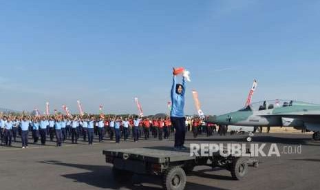 Prajurit TNI dan Polri di main apron Lanud Iswahjudi, Magetan, Jawa Timur, belum lama ini.. 