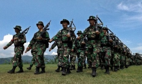 Perbaikan kubah masjid Baburrohman Papua bentuk kepedulian sosial. Ilustrasi TNI