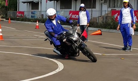 praktek safety riding