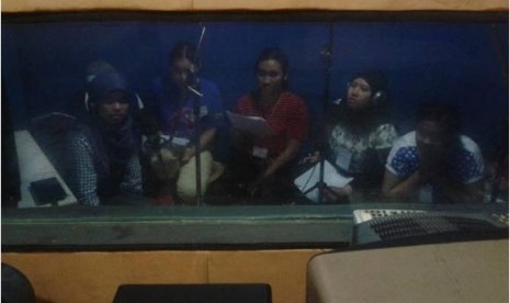 Praktik sulih suara Komunitas Dubbing & Friends.