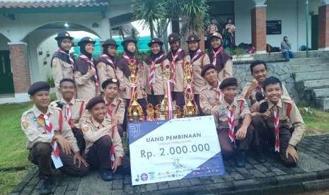 Juara Umum Lomba Pramuka . Pramuka putra putri MTsN 1 Bogor berhasil meraih juara umum di ajang lomba Pramuka bertajuk Festival Dwi Warna di Bogor, Kamis (21/2). 