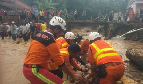 Pramuka Peduli ikut andil dalam penanganan bencana longsor dan banjir di Brebes