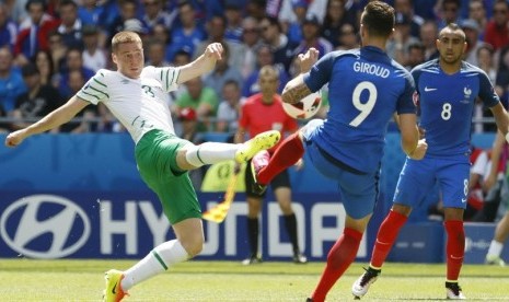 Prancis dikejutkan gol cepat Irlandia di babak 16 besar Piala Eropa 2016, ahad (26/6). Irlandia unggul sementara babak pertama 1-0.