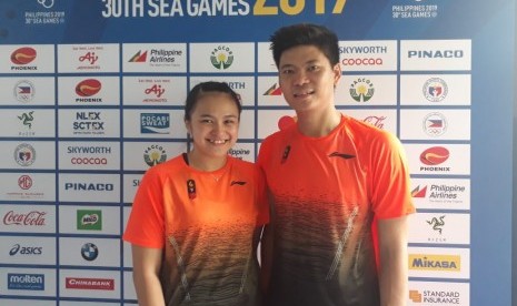 Praveen Jordan/Melati Dea Oktavianti meraih medali emas SEA Games 2019, cabor bulu tangkis di ganda campuran nomor perorangan, di Kompleks Olahraga Muntinlupa, Manila, Filipina, Senin (9/12).