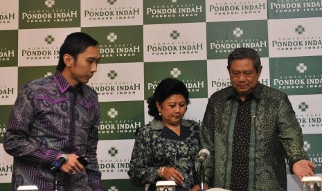 Presdiden Susilo Bambang Yudhoyono bersama Ibu Ani Yudhoyono dan Edhie Baskoro Yudhoyono (kiri) 