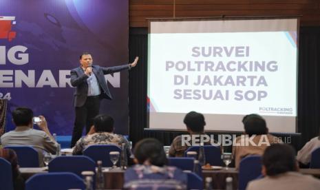 Presentasi hasil survei Poltracking.