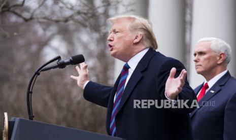 Presiden Amerika Serikat, Donald Trump (kiri) 