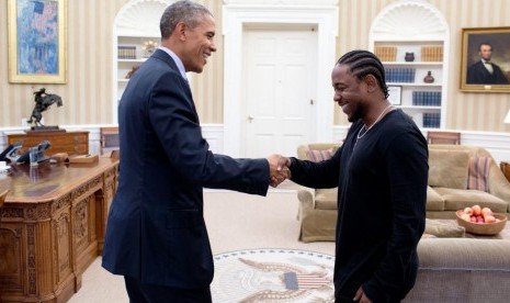 Presiden AS Barrack Obama memberi selamat kepada Kendrick Lamar atas kemenangannya di Grammy Award 2016