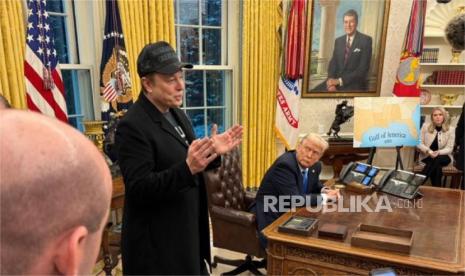 Presiden AS Donald John Trump bersama Kepala DOGE Elon Musk di Ruang Oval White House, Washington DC.