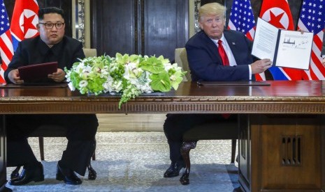 Korut: Perundingan Denuklirisasi Trik demi Pemilu AS. Foto ilustrasi Presiden AS Donald Trump dan Pemimpin Korut Kim Jong-un membuat kesepakatan pelucutan senjata nuklir.