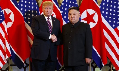 Presiden AS Donald Trump dan pemimpin Korut Kim Jong-un bertemu di Vietnam, Rabu (27/2).