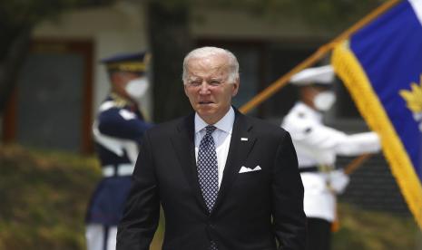 Presiden AS Joe Biden mengunjungi Pemakaman Nasional Seoul di Seoul Sabtu, 21 Mei 2022. Biden mengabdikan hari Sabtunya untuk memperkuat hubungan dengan Korea Selatan dan pemimpin barunya Yoon Suk Yeol saat kedua belah pihak berkonsultasi tentang cara terbaik untuk memeriksa ancaman nuklir dari Korea Utara pada saat ada sedikit harapan untuk diplomasi nyata tentang masalah ini.