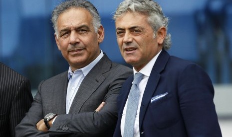 Presiden AS Roma James Pallotta (kiri) dan Franco Baldini.