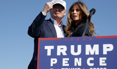 Presiden AS terpilih Donald Trump bersama istrinya Melania