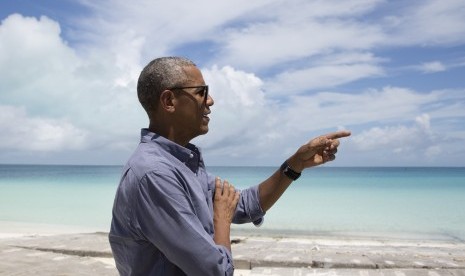 Presiden Barack Obama saat berkunjung ke Turtle Beach sambil dan Midway Atoll di Monumen Nasional Papahanaumokuakea, Northwestern Kepulauan Hawaii, Kamis (1/9).