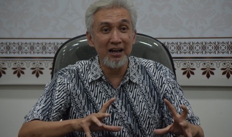 Presiden Direktur Karim Consulting Indonesia (KCI) Adiwarman A Karim saat diwawancarai Republika di Jakarta, Selasa (6/11).