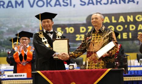 Presiden Direktur OBOR Education Foundation, Soe To Tie Lin memperkenalkan beasiswa OBOR yang memungkinkan civitas academica Indonesia untuk melanjutkan studi ke Cina. Hal ini disampaikannya ketika menghadiri gelaran wisuda yang dilaksanakan pada 23 Mei 2023 lalu di Universitas Muhammadiyah Malang (UMM).