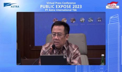 Presiden Direktur PT Astra International Tbk (ASII) Djony Bunarto Tjondro saat konferensi pers Public Expose PT Astra International Tbk 2023 yang digelar secara virtual, Selasa (14/11/2023).   