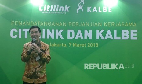 Presiden Direktur PT Kalbe Farma Tbk Vidjongtius usai melakukan penandatanganan kerja sama dengan Citilink Indonesia di KALCare Lotte Shopping Avenue, Jakarta, Rabu (7/3). 