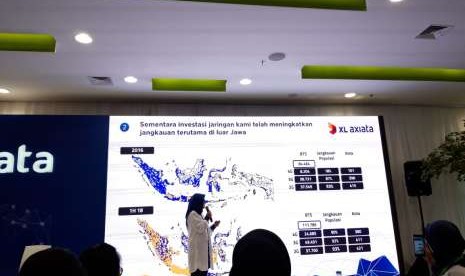 Presiden Direktur PT XL Axiata Tbk Dian Siswarini memberi penjelasan Penawaran Umum Berkelanjutan (PUB) II Sukuk Ijarah Tahap I dan PUB I Obligasi Tahap I 2018 di kantor XL Axiata, Jakarta pada Kamis (13/8). Perseroan merargetkan perolehan dana tiap surat utang sebanyak-banyaknya Rp 1 triliun.